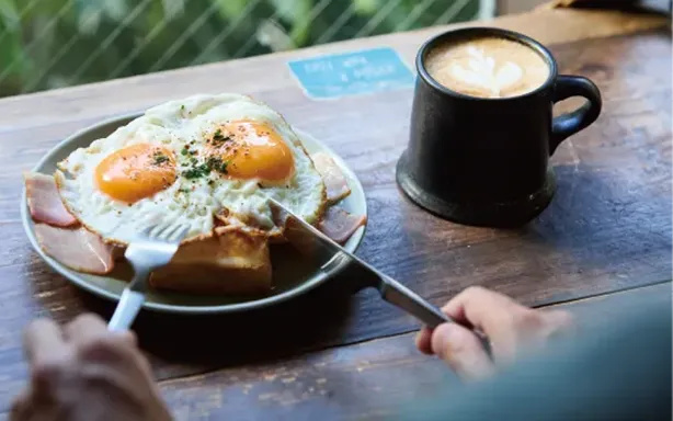 ノイカフェ 箕面船場本店